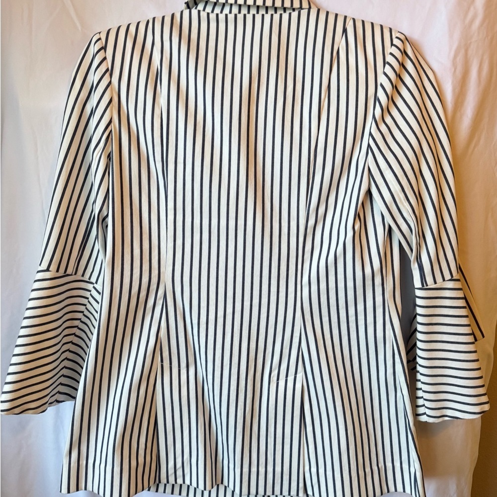 Cabi Striped Blazer Size 4 White Black Ruffle Sleeve Chic Jacket - Picture 3 of 8